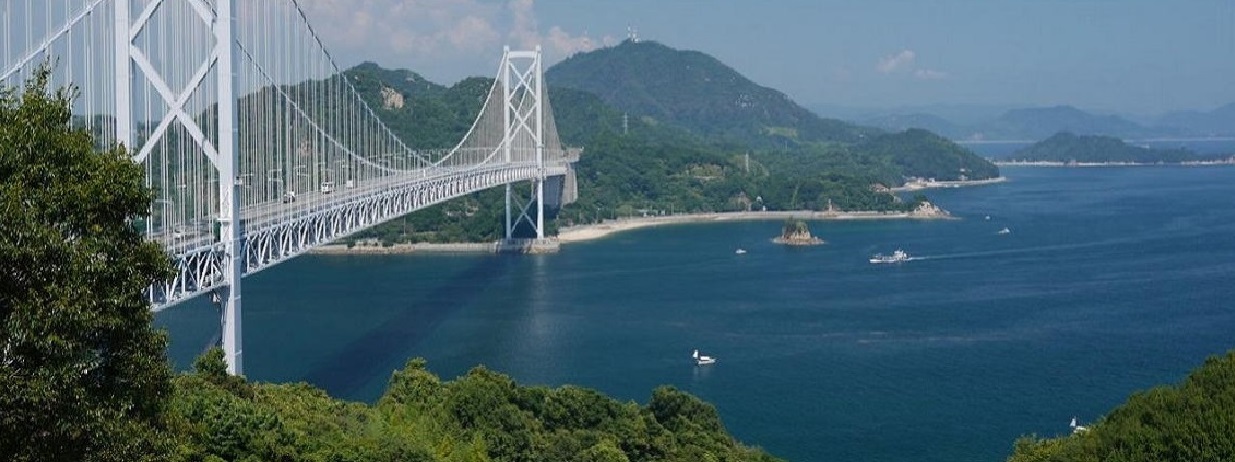 布刈瀬戸と呼ばれる海峡の因島大橋です